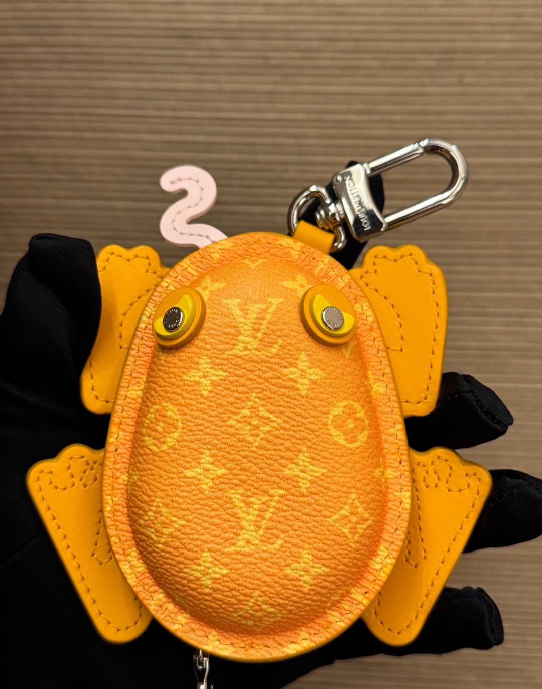 L- Designed Zippered Earphone Storage Pendants